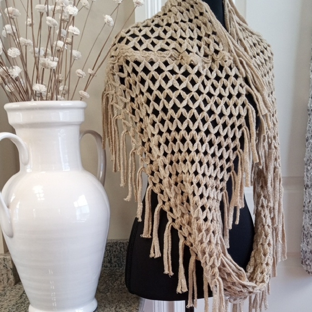Black Rivet Beige Open-Knit Wrap